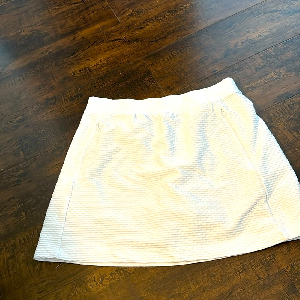 Tail white skort with zip pockets sz small